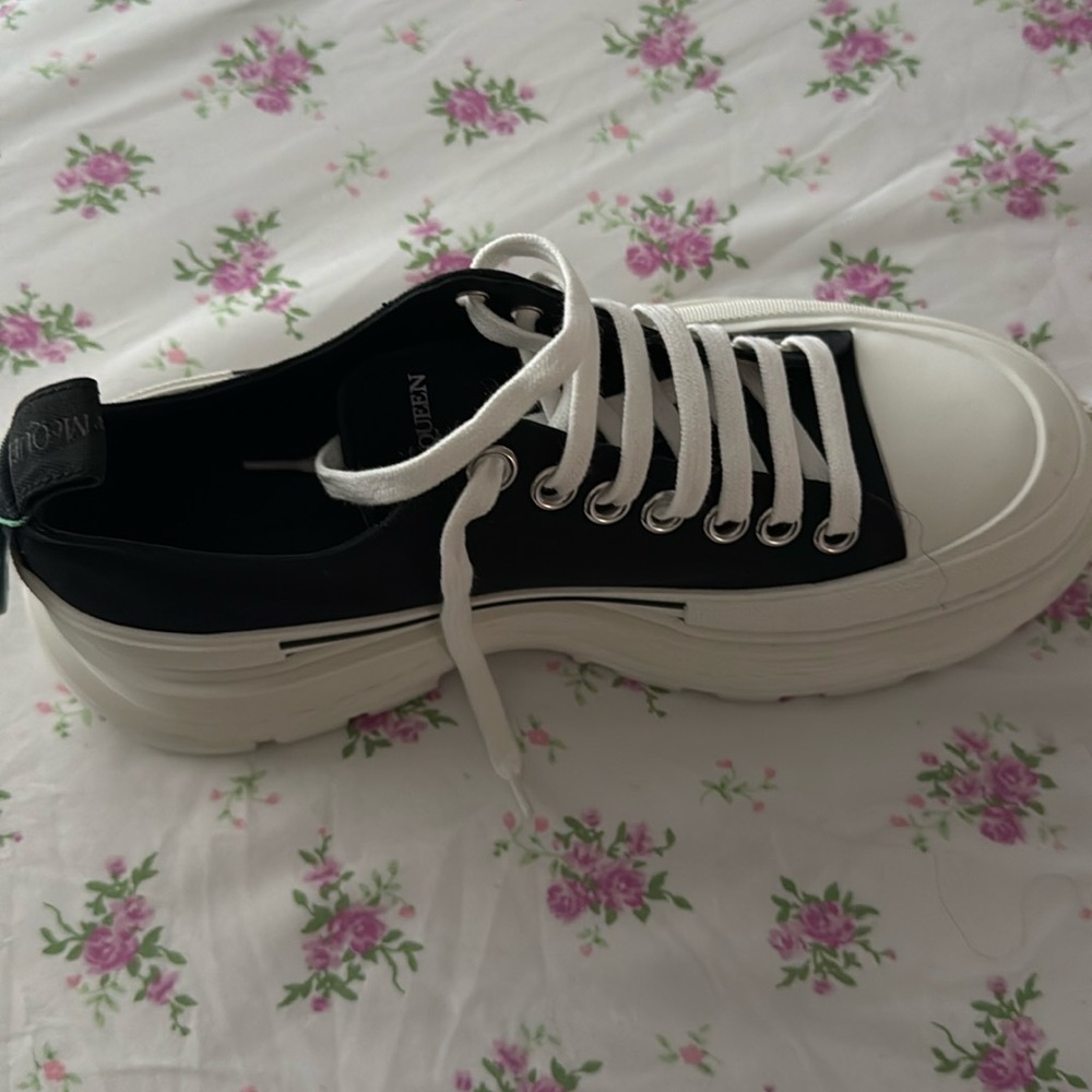 New 
Come with box
